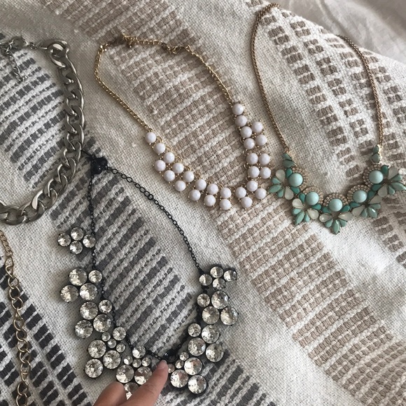 Assorted statement necklaces - Picture 4 of 8